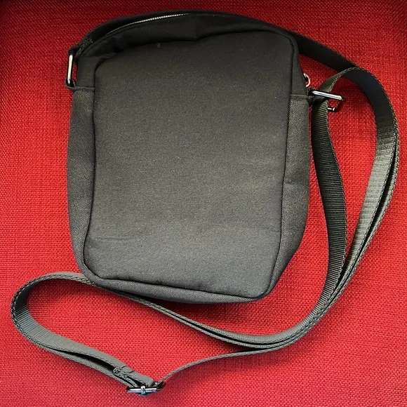 Buckle Down / The Mandalorian Bounty Hunter Crossbody Wallet / Blk/White NWOT - Picture 4 of 8